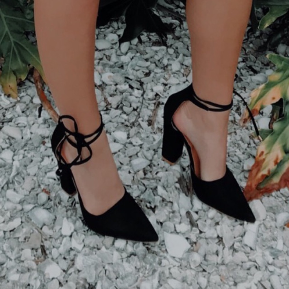 🤩Black straps high heels🤩